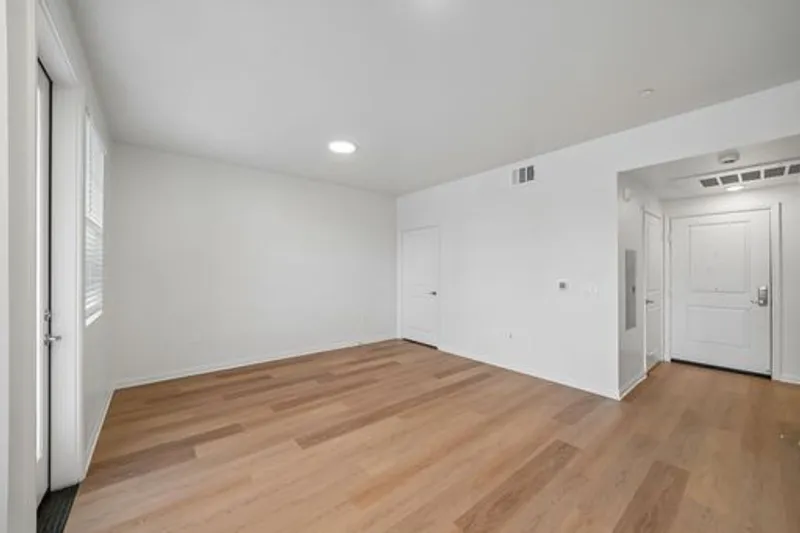 3644 Harrison St - 312